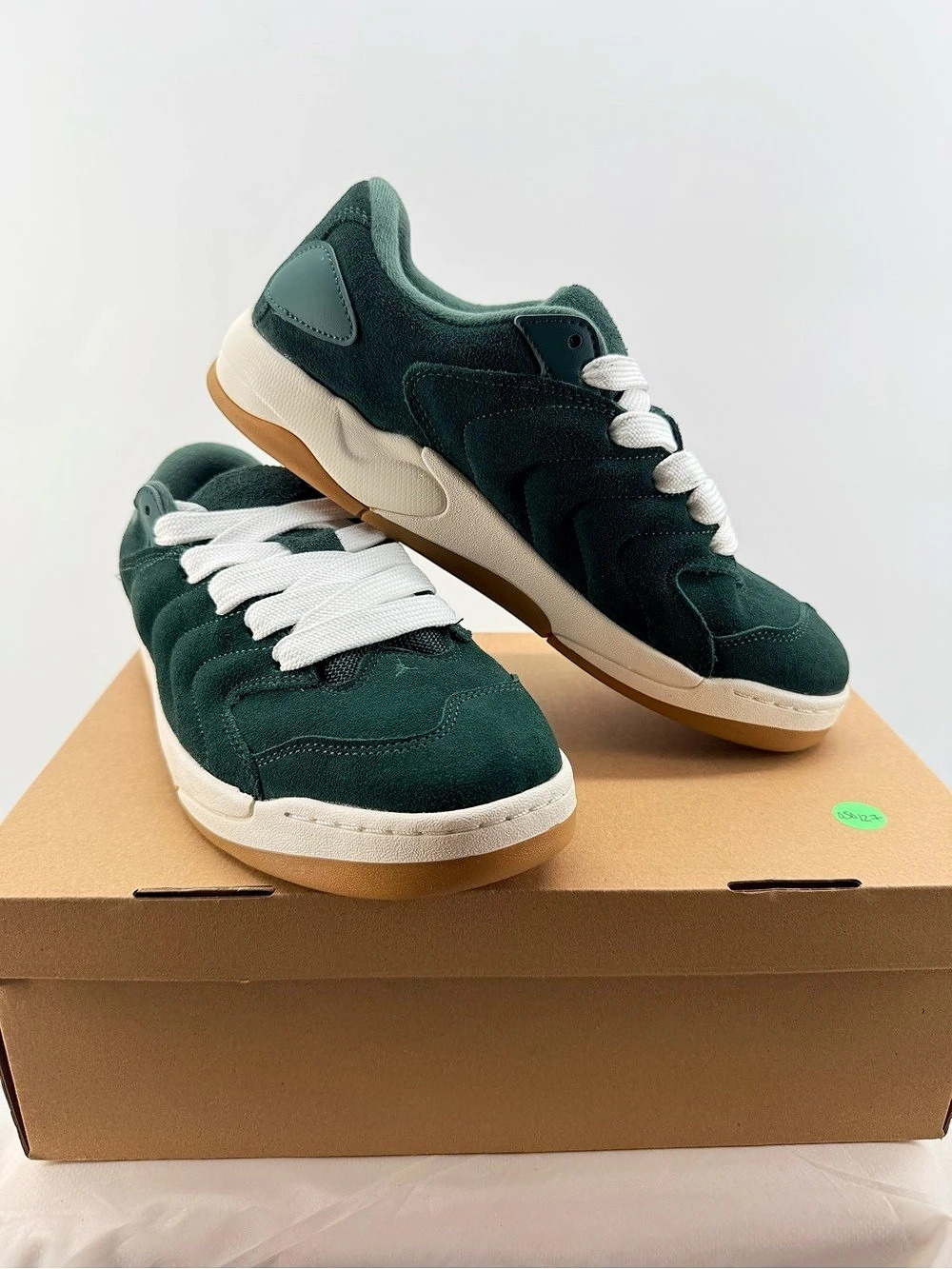 Jordan Session Deep Fir Size 10- Alt box